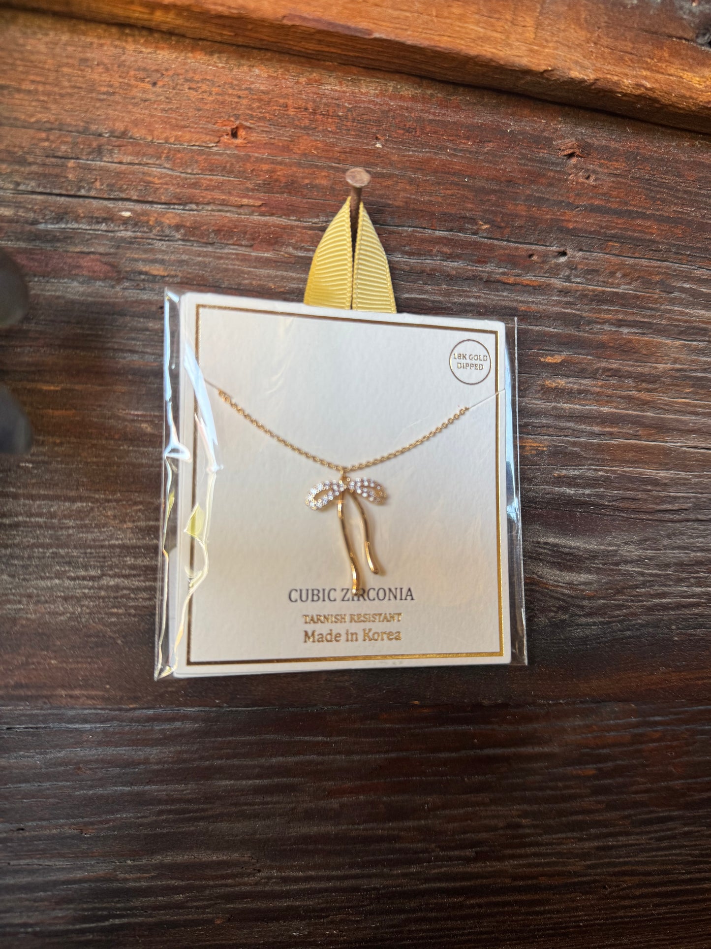 Bow necklace